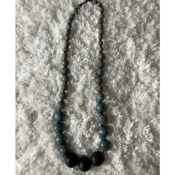 Wooden Round Black Blue Tans Beaded Necklace NEW no tags 28 inches - Picture 5 of 6